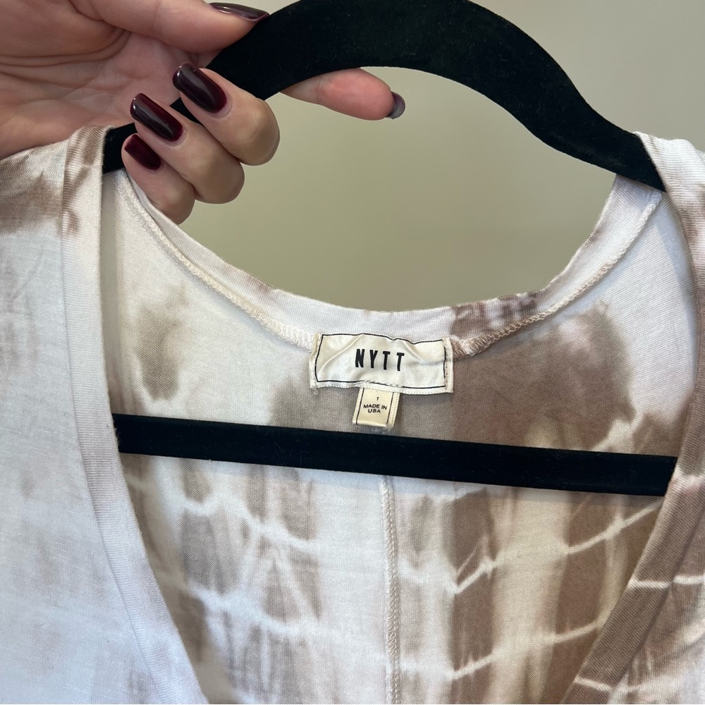 NYTT V-Neck Top - Picture 2 of 5